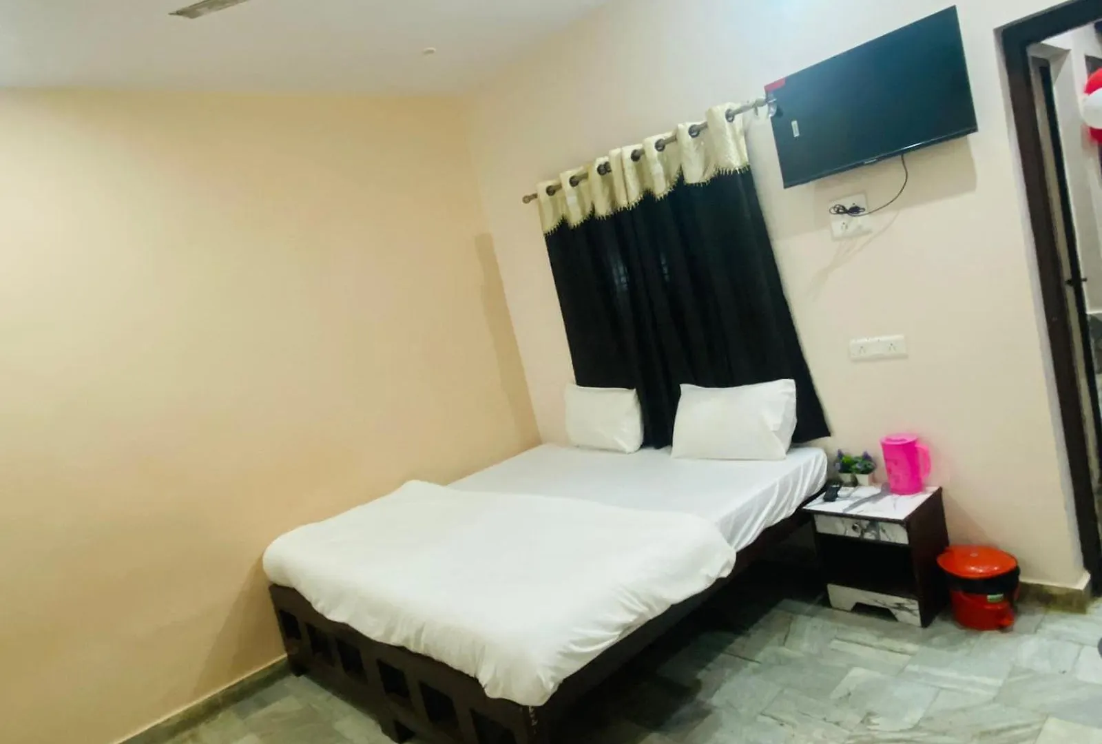 Luv Kush Baba Guest House Varanasi Hindistan